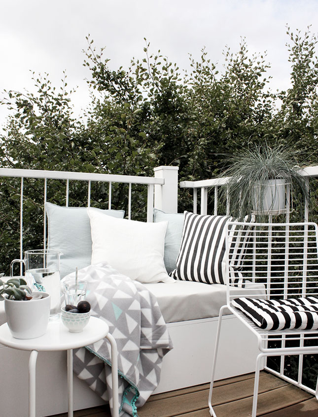 Balkon-Makeover!DIY- Loungepodest und neue Sitzecke mit den HAY Hee Stühlen