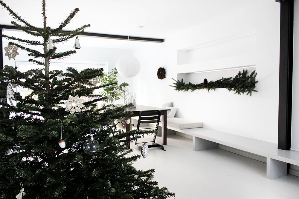 Meine minimalistische, natürliche Weihnachtsdekoration in unserem Waldhaus